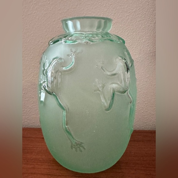 Other - Vintage Frog Embossed Green Glass Vase